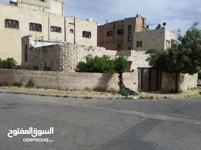 186 m2 5 Bedrooms Townhouse for Sale in Amman Al-Jabal Al-Akhdar
