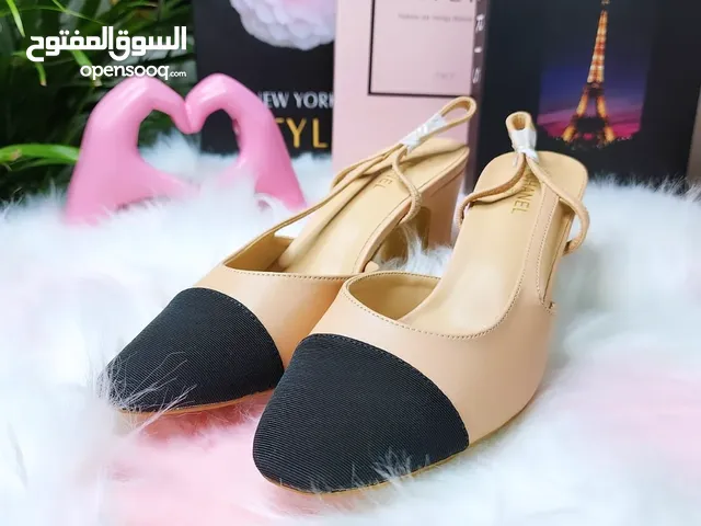شوز جوتشي كلاسيك باللونين الأسود و البيج كعب عالي