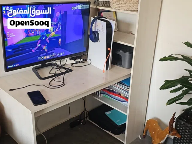 مكتب كمبيوتر/دراسة مع رفوف تخزين بحالة ممتازة