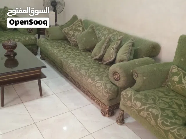طقم كنب بحالة جيده 9 مقاعد