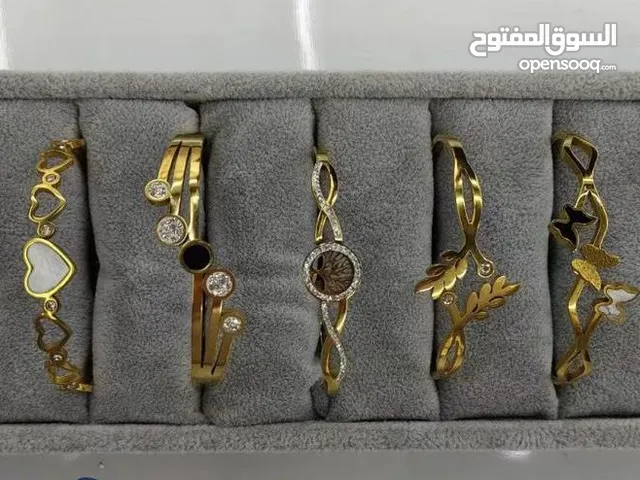 اساور استاليس بيور مش بتغير لوان