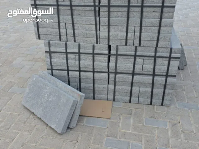 بلاط 60×30 اسمنتي اللون جديد غير مستعمل 40 متر