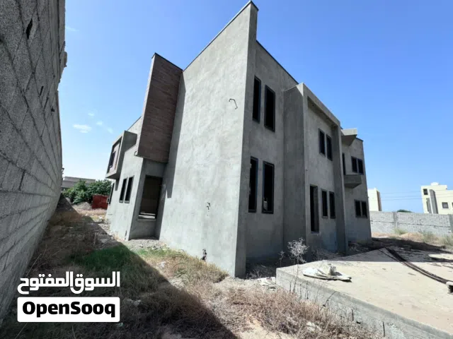 عقار فيلا دورين للبيع- مصراتة -كرزاز- بالقرب من سوق البركة  -أرض 1700م2 - مسقوف 580م2 تقريبا