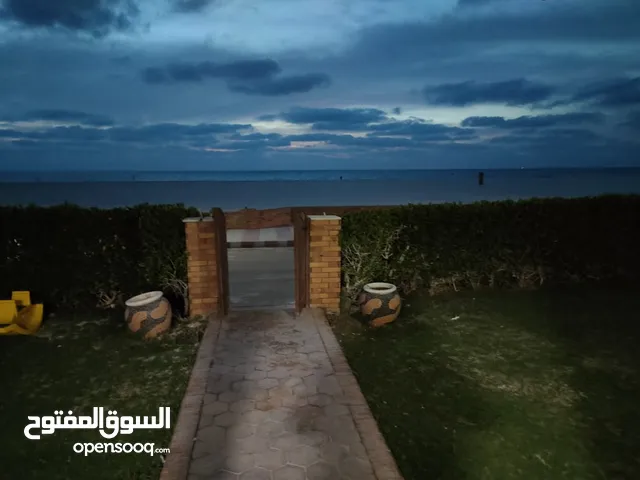 فيلا للإيجار مميزة أول صف على البحر بالساحل قرية الفيروز السياحية كيلو40