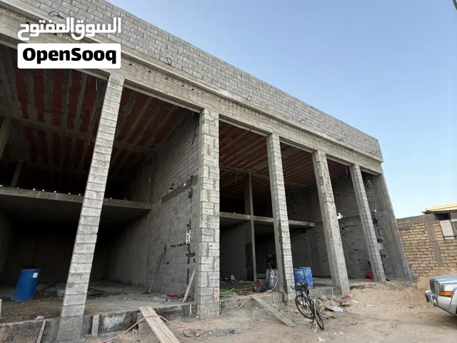 اربعة صالات تجارية للإيجار في عين زارة طريق المشتل قرب مصحة قدور وجزيرة المشتل مسقوف كل صالة 250م