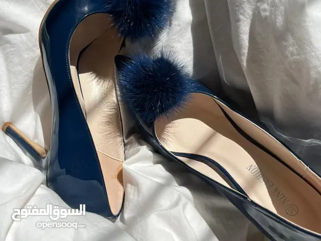 هيلز للبيع لون كحلي لبسة وحدة قياس 39
