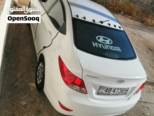 2017 هيونداي اكسنت Standard
