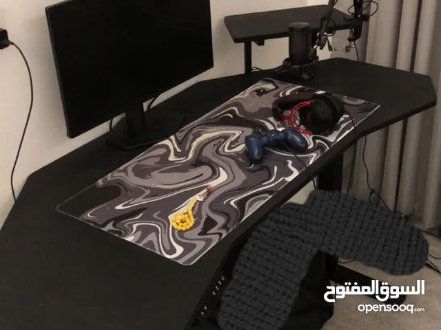 طاولة قيمنق للبيع مستخدمه سبوعين