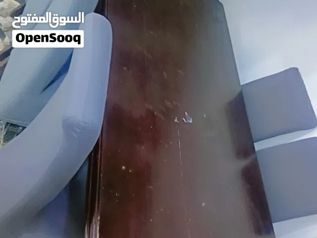 طاوله مع 8كراسي.جلد كويتيه صاج