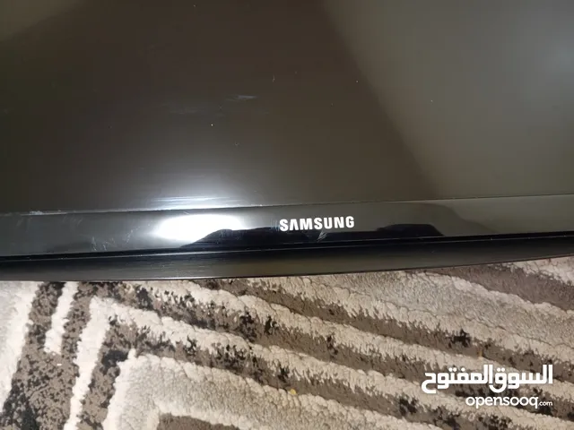 31.5" Samsung monitors for sale  in Muharraq