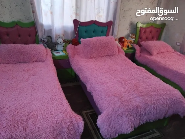 غرفة نوم بنات عدد3 مع خزانة مع جلسة ارضية جديدة