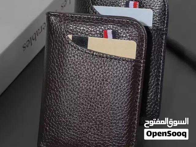 محفظة جلد أنيقة وعملية بسعر ما يتفوت!