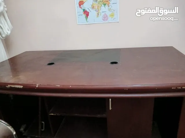 مكتب بحاله جيده جدا جدا ونضيف