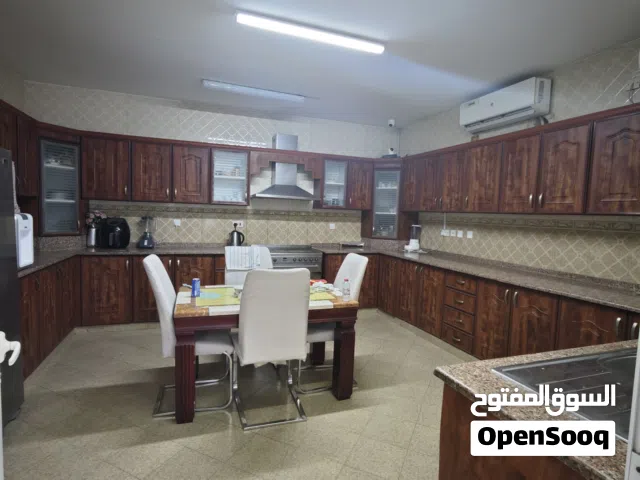 مطبخ كبير للبيع