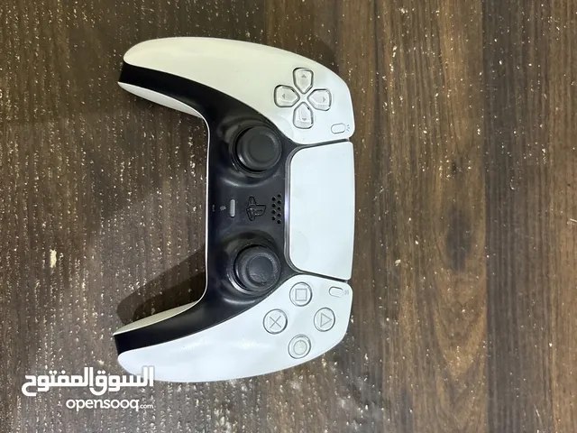 يدة بلاستيشن 5 لون ابيضّ