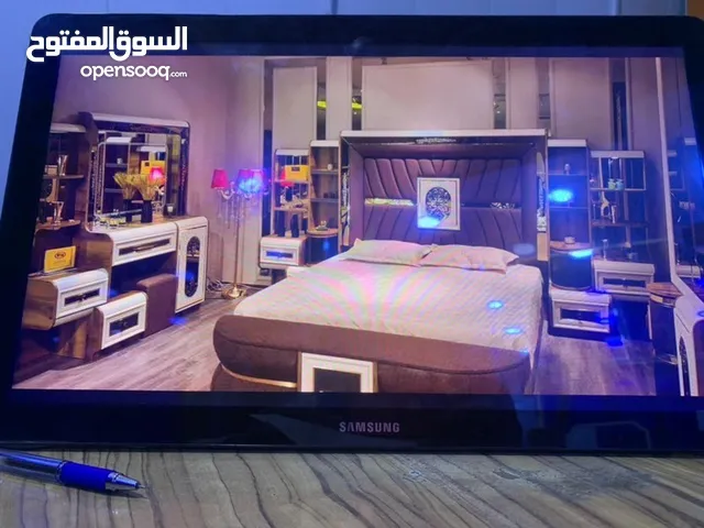 غرفة نوم تركي خشب درجة اولى تتكون من تسع قطع لون جوزي وابيض استعمال سنة واحده فقط نظافة 95٪