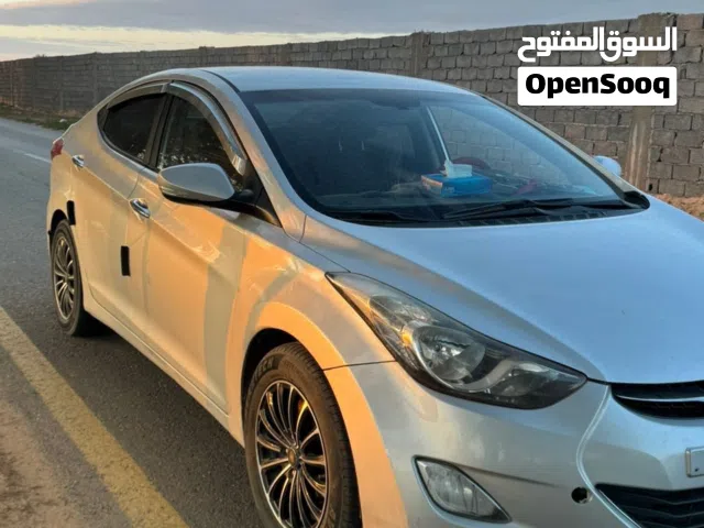 2012 هيونداي افانتي Standard