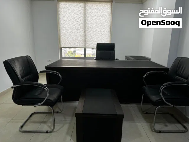 للبيع أثاث مكتبي فاخر بحالة ممتازة