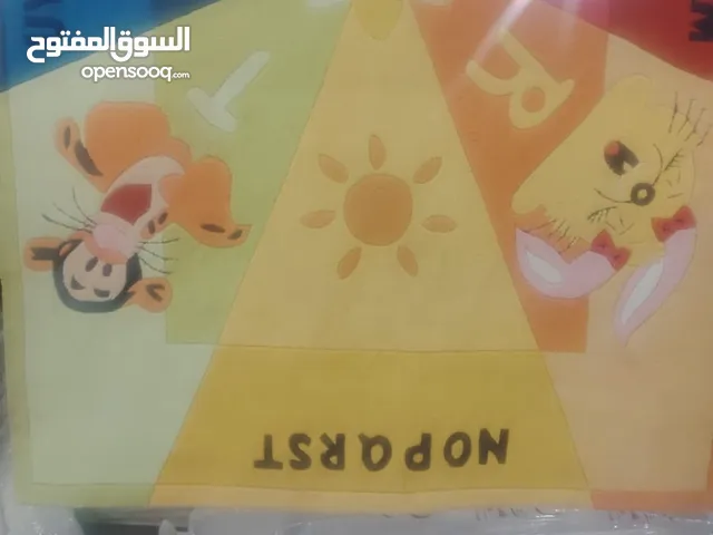 سجاد بحالة ممتازة استخدام خفيف قياسات مختلفة منها العادي ومنها صوف صيني