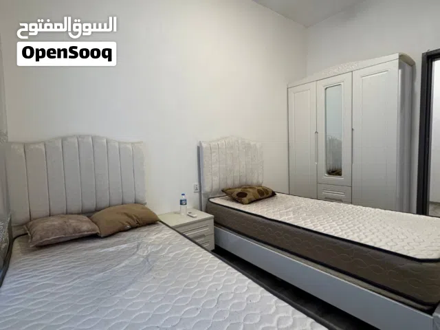 شقه للايجار في مجمع لايف تاورز مساحة 110م