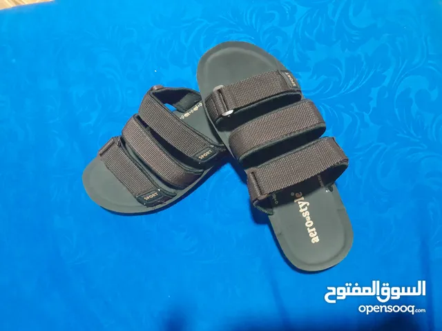 42 Slippers & Flip flops in Chlef