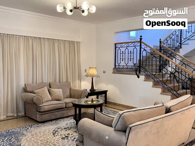 فيلا كاملة التشطيب بالفرش و التكييفات في مدينتي استاند الون