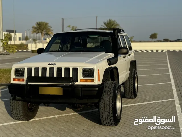 جيب شروكي 2000