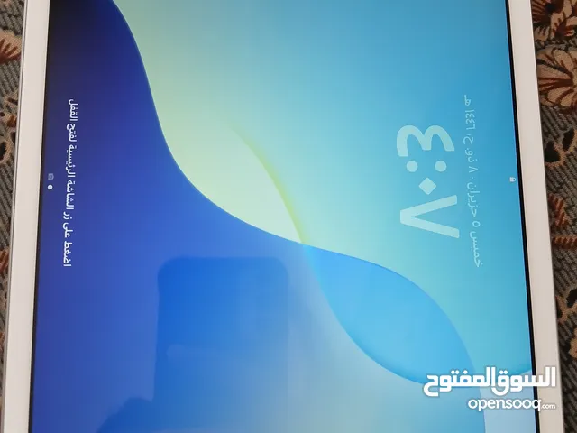 ايباد 8 مساحة 128 جيجا بايت لون سلفر فل نضافة غير مفكوك واستخدام خفيف نوعا ما iPad 8 128 gb