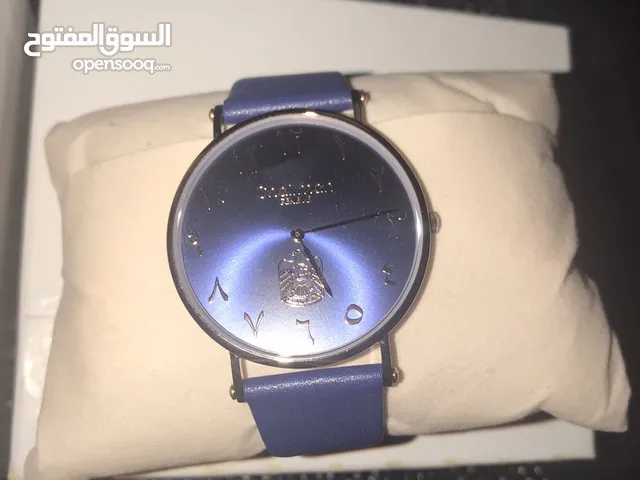 ساعة مع شعار الامارات