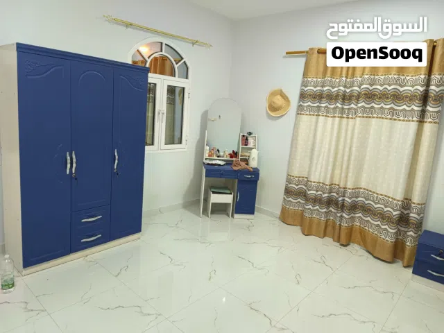 غرفة نوم لطفل  سرير تسريحة وكرسي التسريحة خزانة
