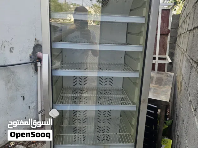 جريل كهربائي وقلاية  وثلاجة وطاولة استانلس وطاولتين حديد
