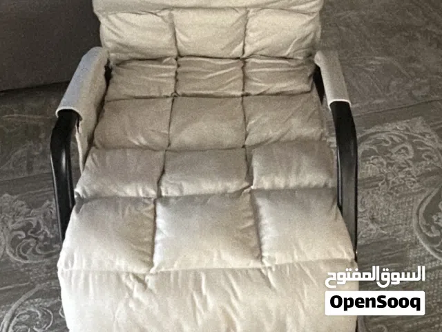 كرسي هزاز لون بيج