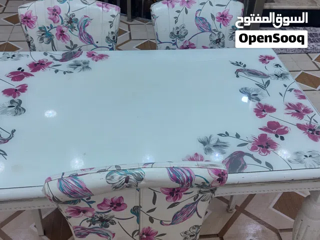 طاولة طعام مستعملة