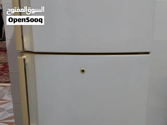 ثلاجة مستعملة نظيفة