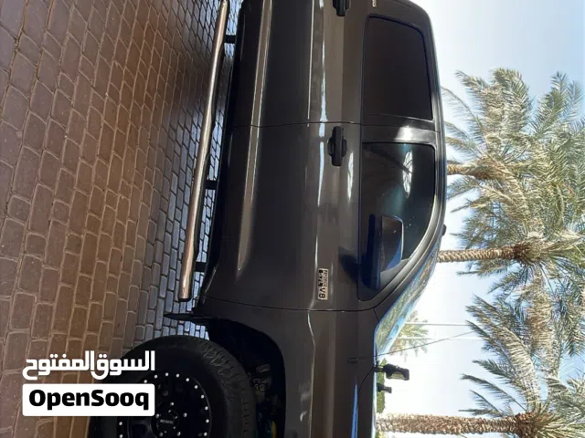 تندرا sr5 موديل 2016