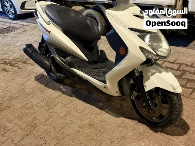 سكنز لد فحل دراجه وكاله  متروكه بالبيت  استعمال جددا قليل