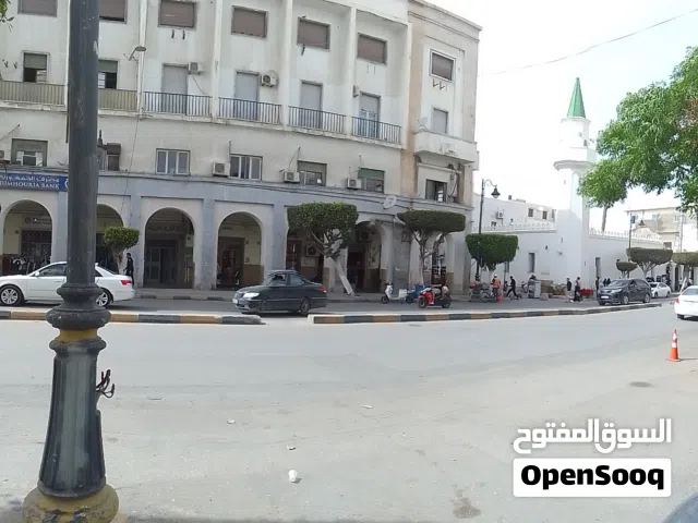 شقة مكتبية للايجار ع الرئسي في وسط البلاد  تمشي اي نشاط مقابلھا 2 بركيدجوات