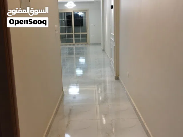 مقرادارى  للايجار بالقرب من شارع جامعه اول العربيه مساحه 170متر