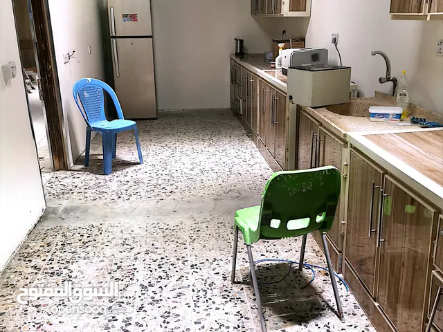 عيادة طبيبة نسائية أو مفاصل