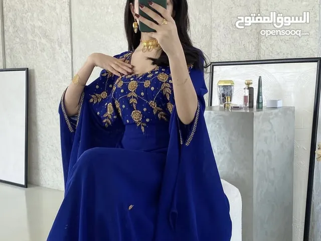 لبسة تفصيل نوع القماش حرير يتم تفصيلة خلال اسبوع الى اسبوعين ويمكن ان نغيير لون ونوع القماش