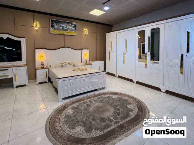 السعر ( مليون و 550) فقط  غرف نجاره عراقيه   تتكون من 10 قطع   عرض الكنتور3مترات و20سم  ارتفاع