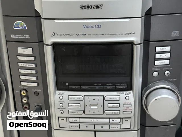 سماعات من نوع SONY شغال 100% في معاه سماعه كبيره وصغيره ما في بلوتوث... يوجد جهازين