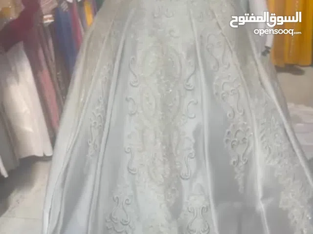 فستان زفاف جديد