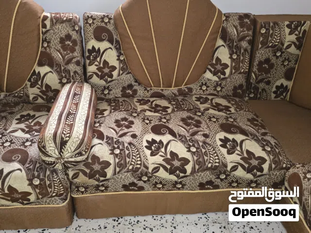 صالون مستعمل الاسوظ بحالة جيدة جدا  والقهوي بحالة متوسطة