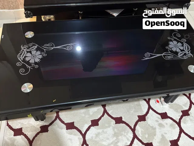 طاولات زجاجية بحالة ممتازة  عدد 4  Glass Table for Sale
