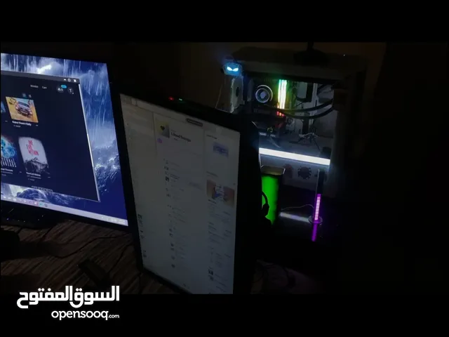 سيت اب بي سي قيمنق كامل مع جميع ملحقاته وطاولة تفصيل للبي سي وعلاقات الشاشات مستعمل وكالة جداً
