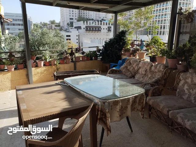 شقة للبيع جبل اللويبدة شبه أرضية مع ترس + استديو