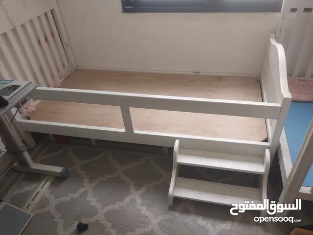 سرير للاطفال مع درج