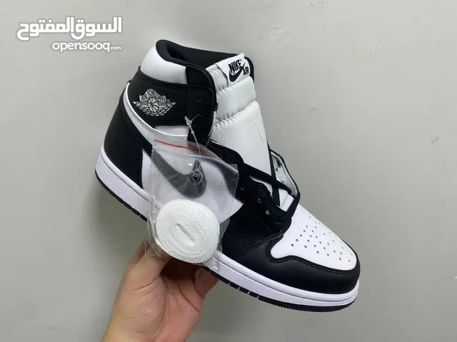 44.5 Sport Shoes in Abu Dhabi