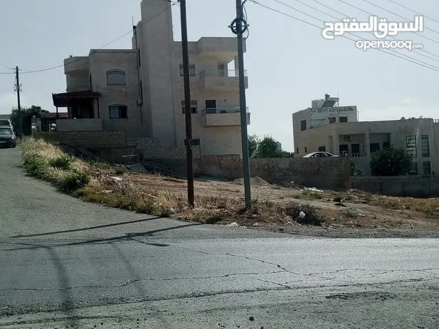 أرض للبيع في أبو نصير على شارعين تصلح لبناء فيلا إطلالة رائعة قريبة على شارع الأردن